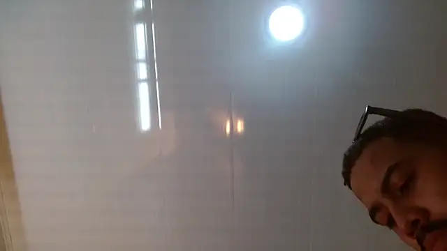 Snapshot of Hendry_ chatting on 03/11/25, 11:58 Hendry online show from 03/11/25, 11:58