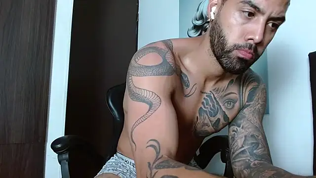 Snapshot of Hendry_ chatting on 10/21/25, 02:55 Hendry online show from 10/21/25, 02:55
