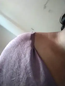 Snapshot of Lina-Rose chatting on 09/23/25, 01:12 Lina-Rose online show from 09/23/25, 01:12