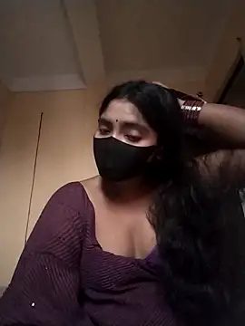 Snapshot of Lina-Rose chatting on 10/11/25, 01:28 Lina-Rose online show from 10/11/25, 01:28