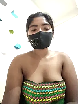 Snapshot of Lina-Rose chatting on 03/12/25, 11:44 Lina-Rose online show from 03/12/25, 11:44