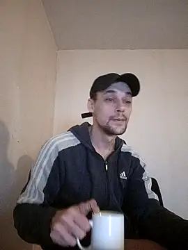 Snapshot of kx93 chatting on 11/14/25, 04:21 kx93 online show from 11/14/25, 04:21