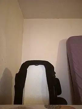 Snapshot of kx93 chatting on 11/10/25, 05:12 kx93 online show from 11/10/25, 05:12