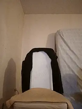 Snapshot of kx93 chatting on 11/27/25, 06:25 kx93 online show from 11/27/25, 06:25