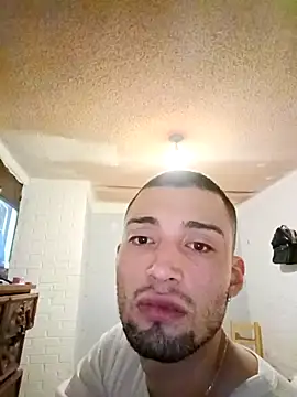 Snapshot of Suggarwhite18CM chatting on 11/08/25, 07:39 Suggarwhite18CM online show from 11/08/25, 07:39