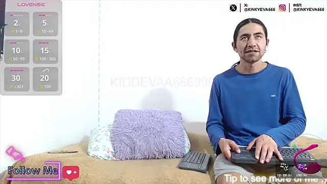 Snapshot of KiddyEvaa666999 chatting on 05/20/26, 08:39 KiddyEvaa666999 online show from 05/20/26, 08:39