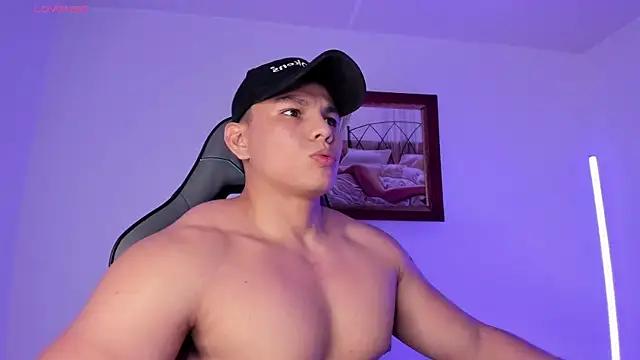 Snapshot of RoyConstance chatting on 01/16/26, 03:43 RoyConstance online show from 01/16/26, 03:43