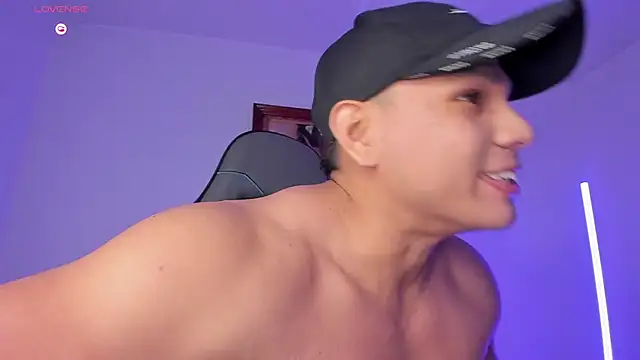 Snapshot of RoyConstance chatting on 01/14/26, 03:21 RoyConstance online show from 01/14/26, 03:21