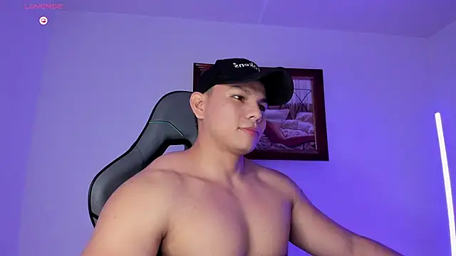 Snapshot of RoyConstance chatting on 01/15/26, 04:27 RoyConstance online show from 01/15/26, 04:27