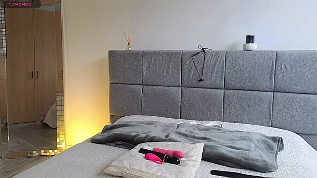 Soffimoon  online show from 05/11/26, 07:44