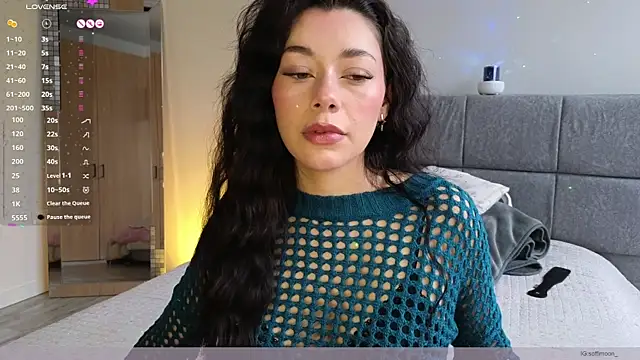 Soffimoon  online show from 03/31/26, 08:44