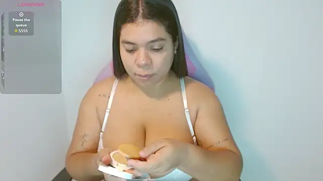 yulissa18 online show from 04/11/26, 08:12