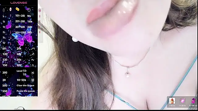 Snapshot of Crystal_Wings chatting on 05/19/26, 01:21 Crystal Wings online show from 05/19/26, 01:21