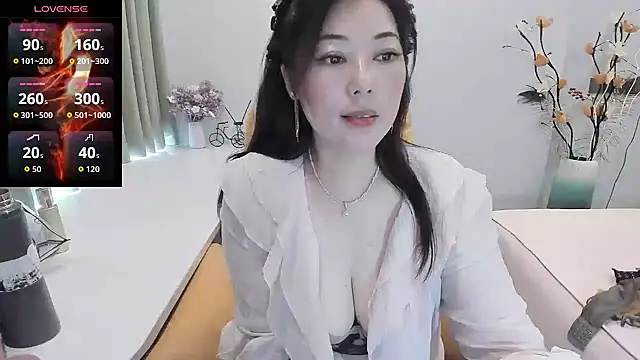 Crystal Wings online show from 10/23/25, 02:32