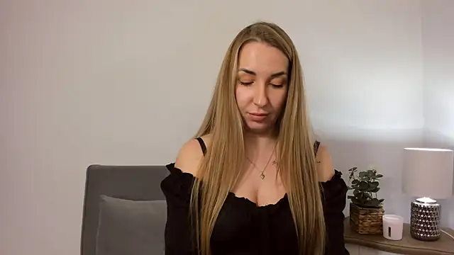 Snapshot of AriaDesire chatting on 01/31/25, 04:17 AriaDesire online show from 01/31/25, 04:17
