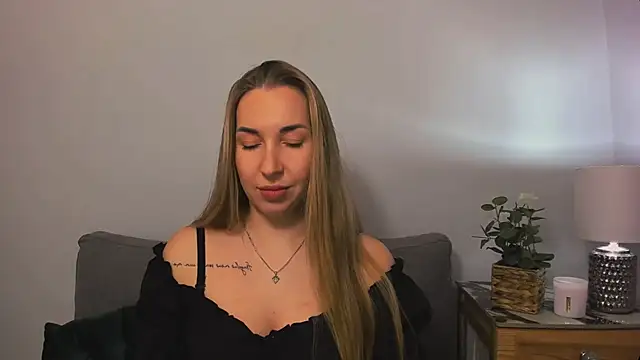 Snapshot of AriaDesire chatting on 01/30/25, 04:13 AriaDesire online show from 01/30/25, 04:13