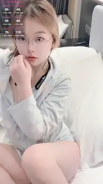 Snapshot of MM-Xylia chatting on 10/04/25, 10:50 MM-Xylia online show from 10/04/25, 10:50