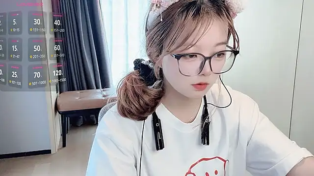 Snapshot of MM-Xylia chatting on 09/29/25, 05:47 MM-Xylia online show from 09/29/25, 05:47