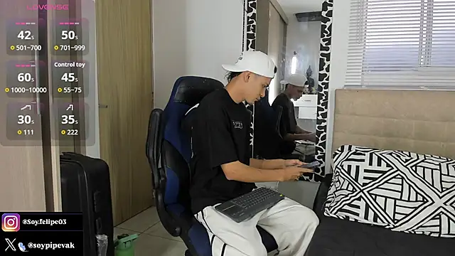 soyander03  online show from 10/13/25, 11:23