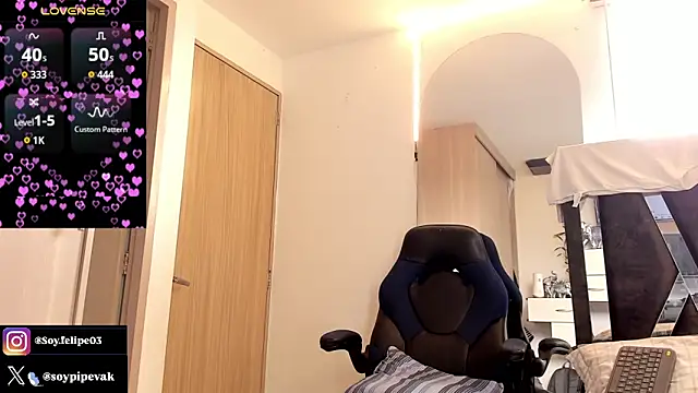soyander03  online show from 04/22/26, 12:56