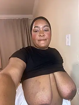 Snapshot of Missmoox24 chatting on 10/01/25, 11:08 Missmoox24 online show from 10/01/25, 11:08