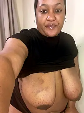 Snapshot of Missmoox24 chatting on 09/30/25, 11:33 Missmoox24 online show from 09/30/25, 11:33