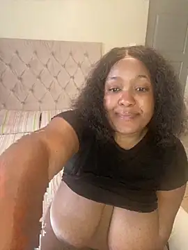 Snapshot of Missmoox24 chatting on 10/16/25, 12:46 Missmoox24 online show from 10/16/25, 12:46