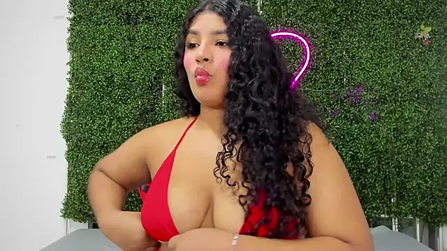 Snapshot of valentina_0_ chatting on 11/26/25, 10:10 valentina 0 online show from 11/26/25, 10:10