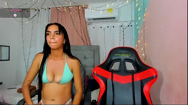 valentina 0  online show from 12/19/25, 04:09