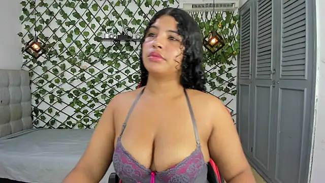 valentina 0  online show from 02/09/26, 05:44