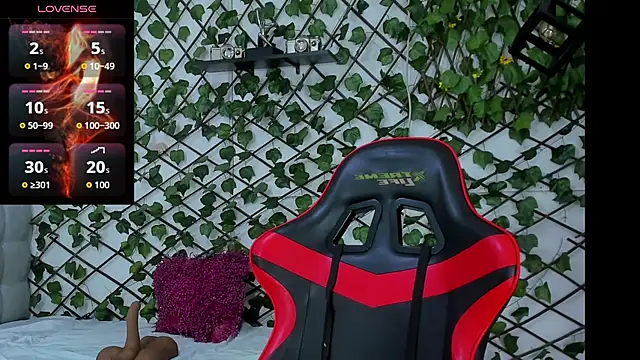 Snapshot of valentina_0_ chatting on 11/12/25, 08:23 valentina 0 online show from 11/12/25, 08:23