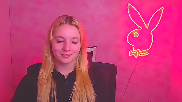 Snapshot of Milka_kiss_ chatting on 02/27/25, 03:37 Milka kiss online show from 02/27/25, 03:37