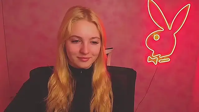 Snapshot of Milka_kiss_ chatting on 03/14/25, 07:04 Milka kiss online show from 03/14/25, 07:04