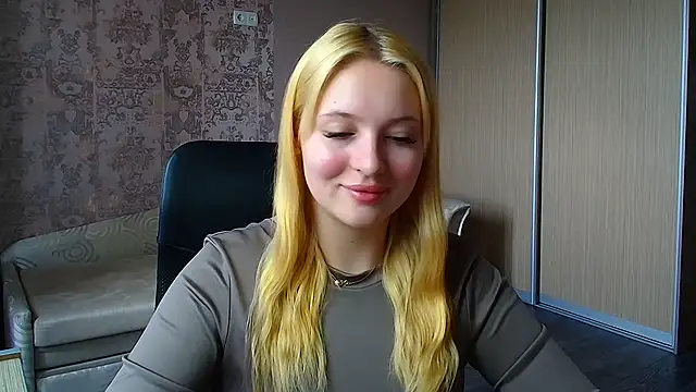 Snapshot of Milka_kiss_ chatting on 06/19/26, 09:59 Milka kiss online show from 06/19/26, 09:59