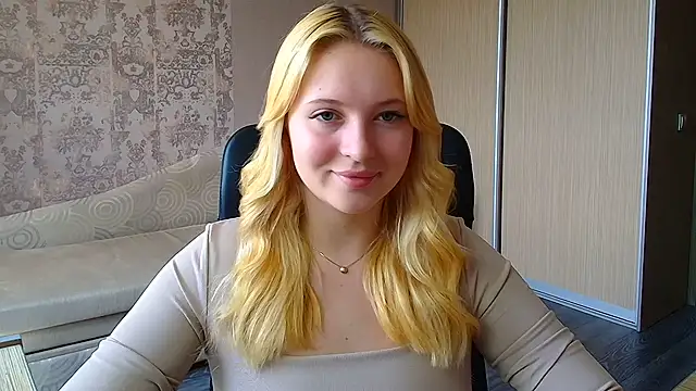 Snapshot of Milka_kiss_ chatting on 07/04/26, 12:21 Milka kiss online show from 07/04/26, 12:21