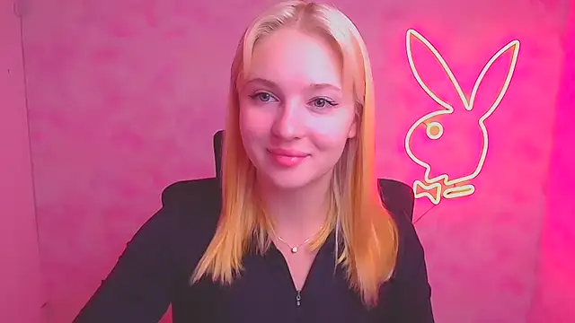 Snapshot of Milka_kiss_ chatting on 09/19/25, 05:33 Milka kiss online show from 09/19/25, 05:33