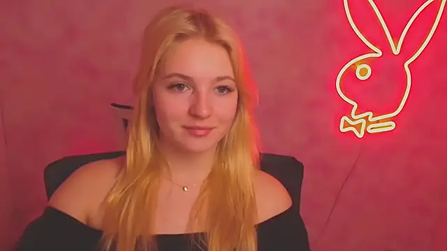 Snapshot of Milka_kiss_ chatting on 03/11/25, 09:56 Milka kiss online show from 03/11/25, 09:56