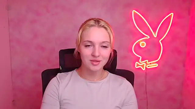 Snapshot of Milka_kiss_ chatting on 10/09/25, 12:06 Milka kiss online show from 10/09/25, 12:06