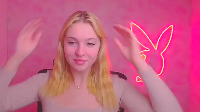 Snapshot of Milka_kiss_ chatting on 11/03/25, 06:51 Milka kiss online show from 11/03/25, 06:51