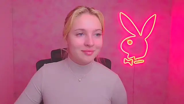 Snapshot of Milka_kiss_ chatting on 10/25/25, 11:31 Milka kiss online show from 10/25/25, 11:31