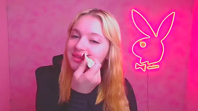 Snapshot of Milka_kiss_ chatting on 10/31/25, 07:27 Milka kiss online show from 10/31/25, 07:27