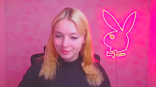 Snapshot of Milka_kiss_ chatting on 11/01/25, 12:32 Milka kiss online show from 11/01/25, 12:32