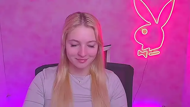 Snapshot of Milka_kiss_ chatting on 02/02/25, 06:04 Milka kiss online show from 02/02/25, 06:04