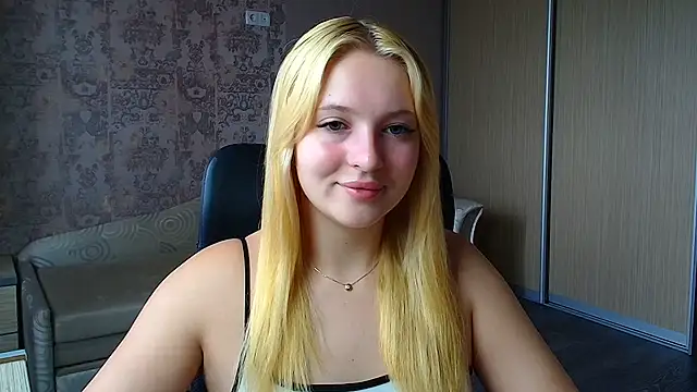 Snapshot of Milka_kiss_ chatting on 06/15/26, 08:47 Milka kiss online show from 06/15/26, 08:47