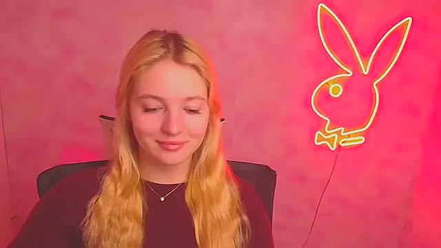 Snapshot of Milka_kiss_ chatting on 03/04/25, 06:58 Milka kiss online show from 03/04/25, 06:58