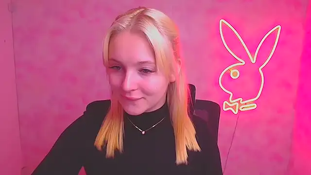 Snapshot of Milka_kiss_ chatting on 09/18/25, 11:35 Milka kiss online show from 09/18/25, 11:35