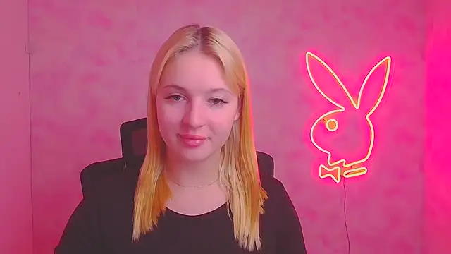 Snapshot of Milka_kiss_ chatting on 11/06/25, 12:31 Milka kiss online show from 11/06/25, 12:31