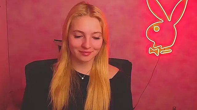Snapshot of Milka_kiss_ chatting on 03/22/25, 12:35 Milka kiss online show from 03/22/25, 12:35