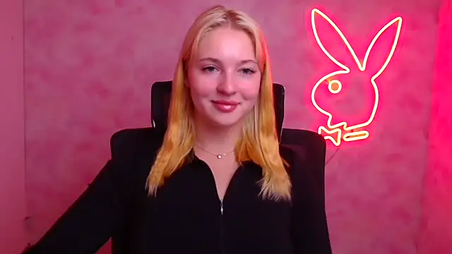Snapshot of Milka_kiss_ chatting on 09/25/25, 11:27 Milka kiss online show from 09/25/25, 11:27