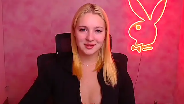 Snapshot of Milka_kiss_ chatting on 10/06/25, 06:03 Milka kiss online show from 10/06/25, 06:03